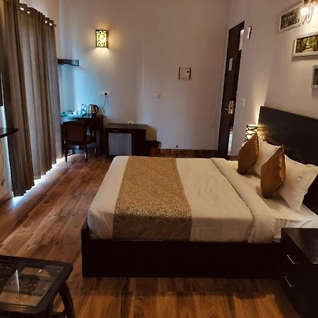 Pearl Suites At Omex Entrenity Vrindāvan Dış mekan fotoğraf