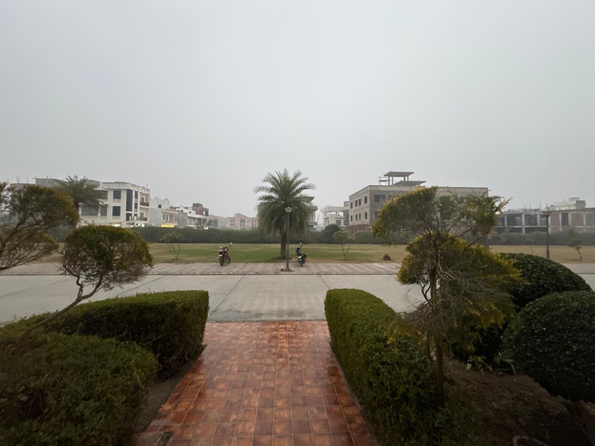 Pearl Suites At Omex Entrenity Vrindāvan Dış mekan fotoğraf