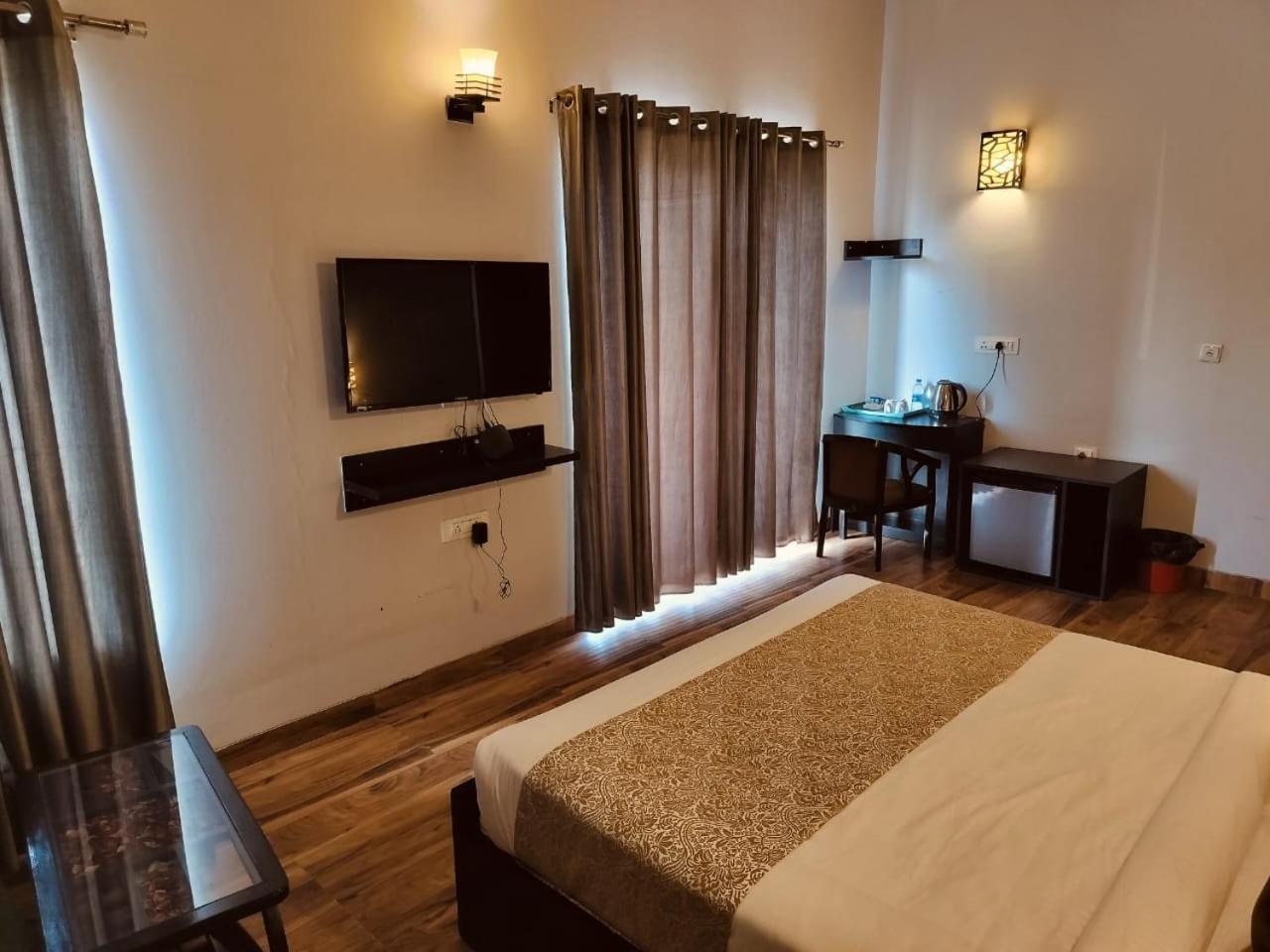Pearl Suites At Omex Entrenity Vrindāvan Dış mekan fotoğraf