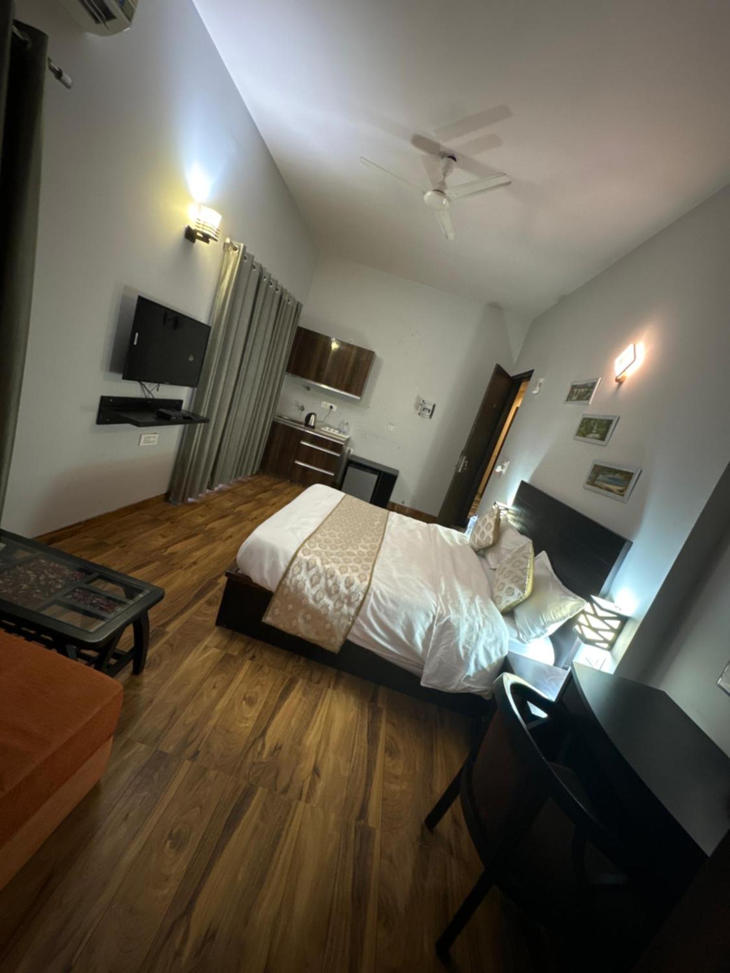 Pearl Suites At Omex Entrenity Vrindāvan Dış mekan fotoğraf