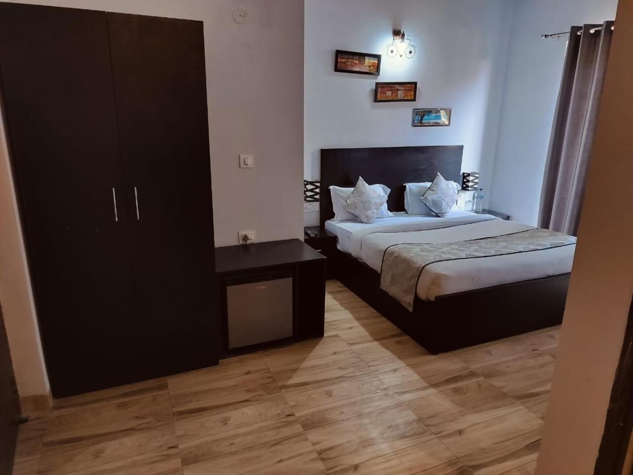 Pearl Suites At Omex Entrenity Vrindāvan Dış mekan fotoğraf