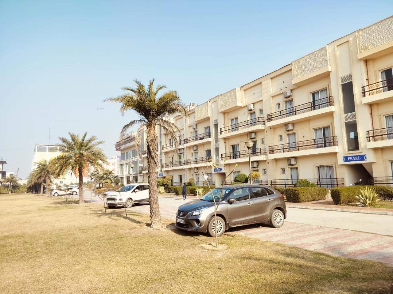 Pearl Suites At Omex Entrenity Vrindāvan Dış mekan fotoğraf