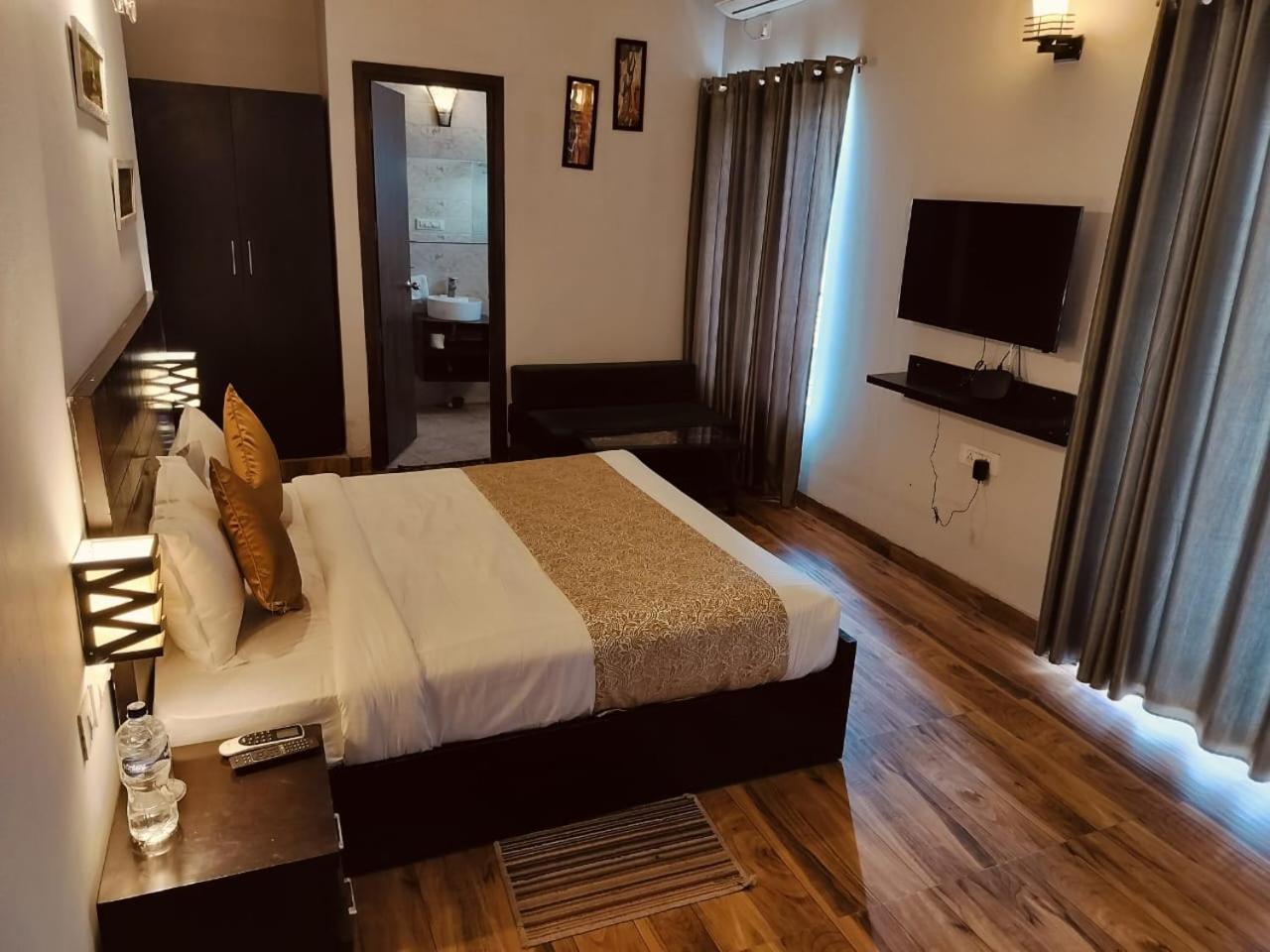Pearl Suites At Omex Entrenity Vrindāvan Dış mekan fotoğraf