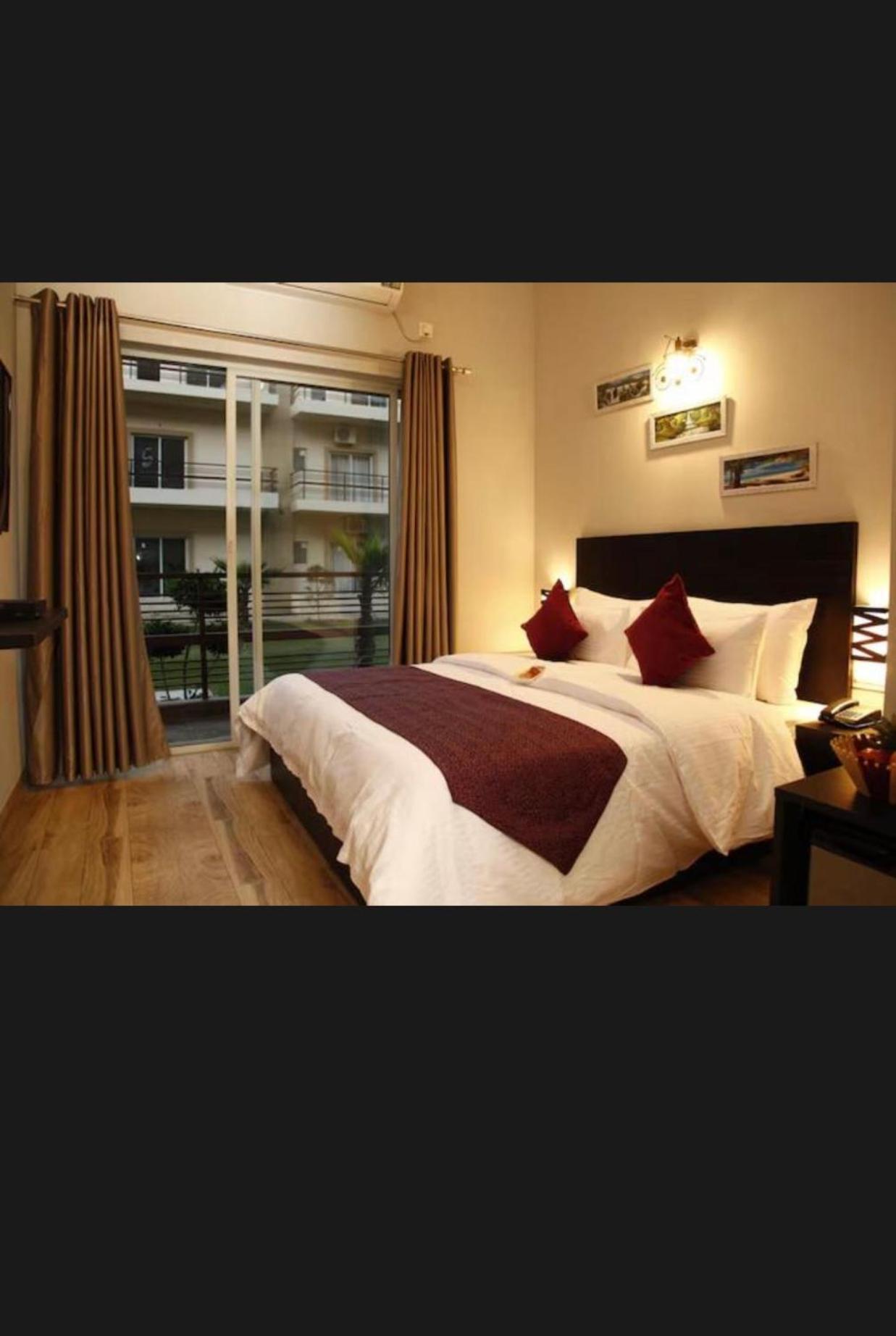 Pearl Suites At Omex Entrenity Vrindāvan Dış mekan fotoğraf