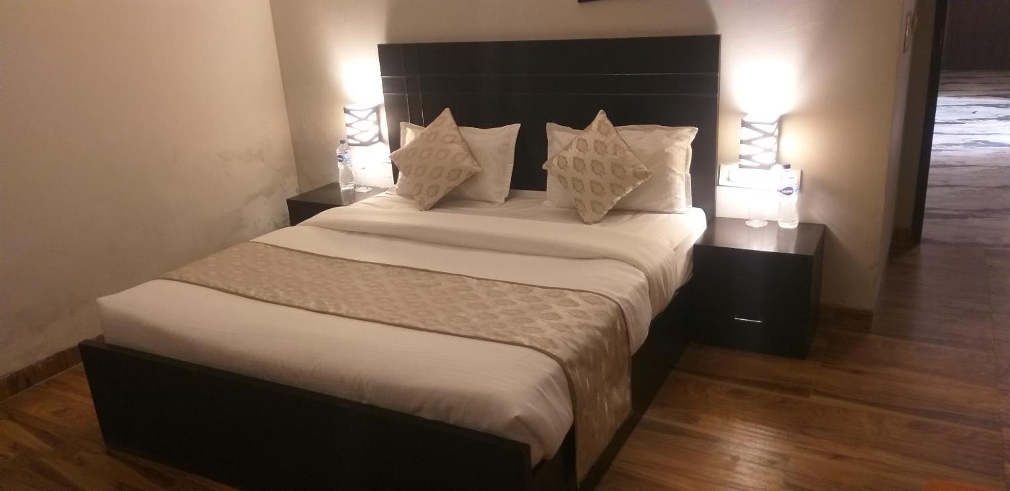 Pearl Suites At Omex Entrenity Vrindāvan Dış mekan fotoğraf